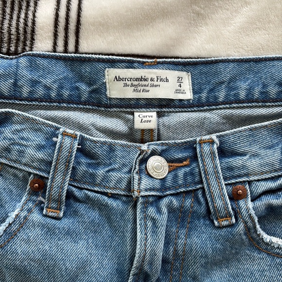 Abercrombie and Fitch Curve Love Shorts - Picture 2 of 3